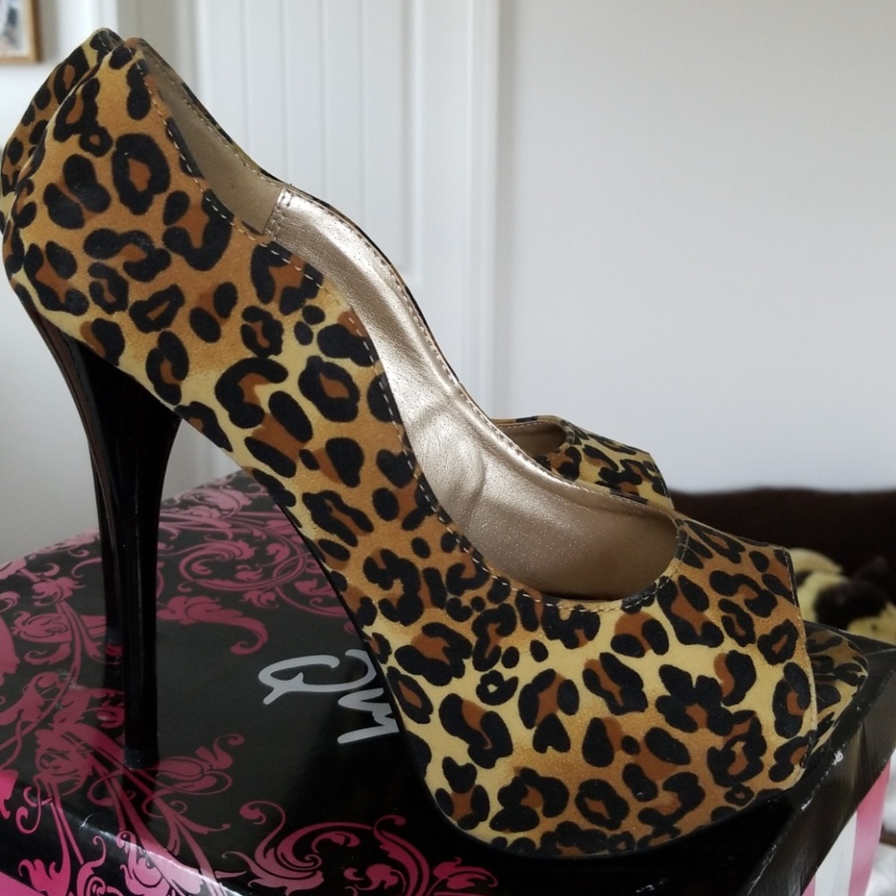 Leopard print peep toed heels